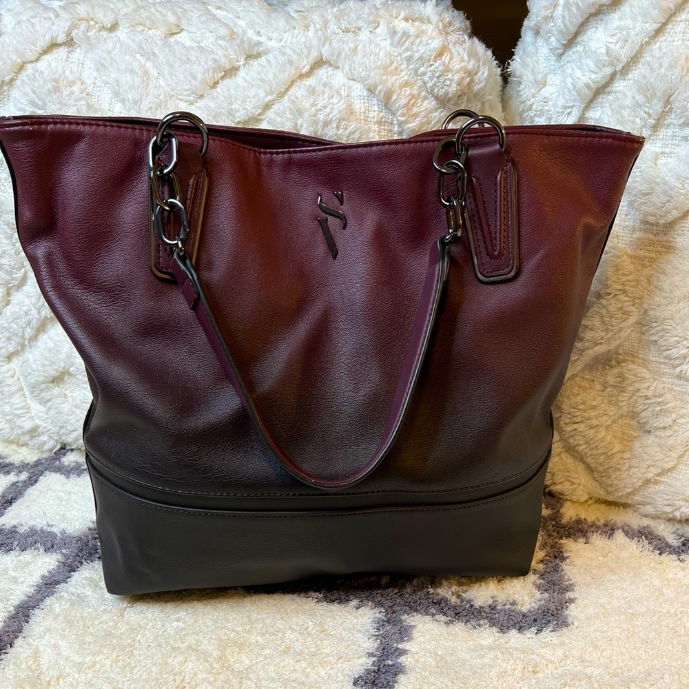 Vera Wang vegan leather tote bag purse purple burgundy black chain ombre hobo